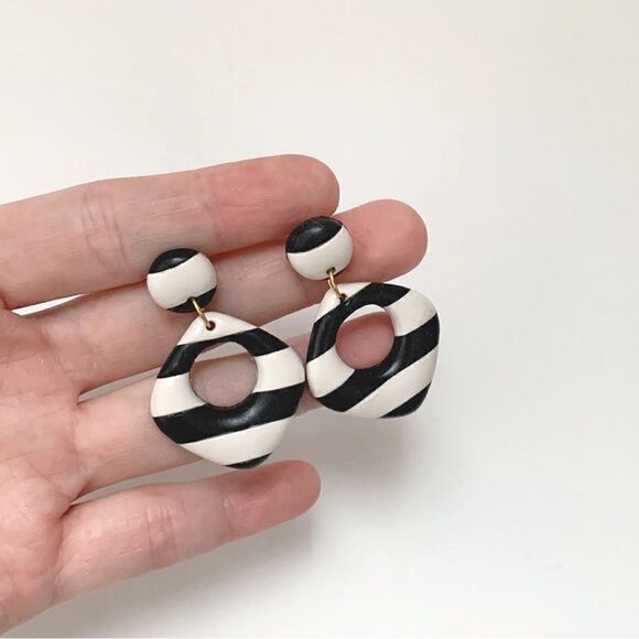 🖤New Polymer Clay Earrings Hypoallergenic - Picture 3 of 5